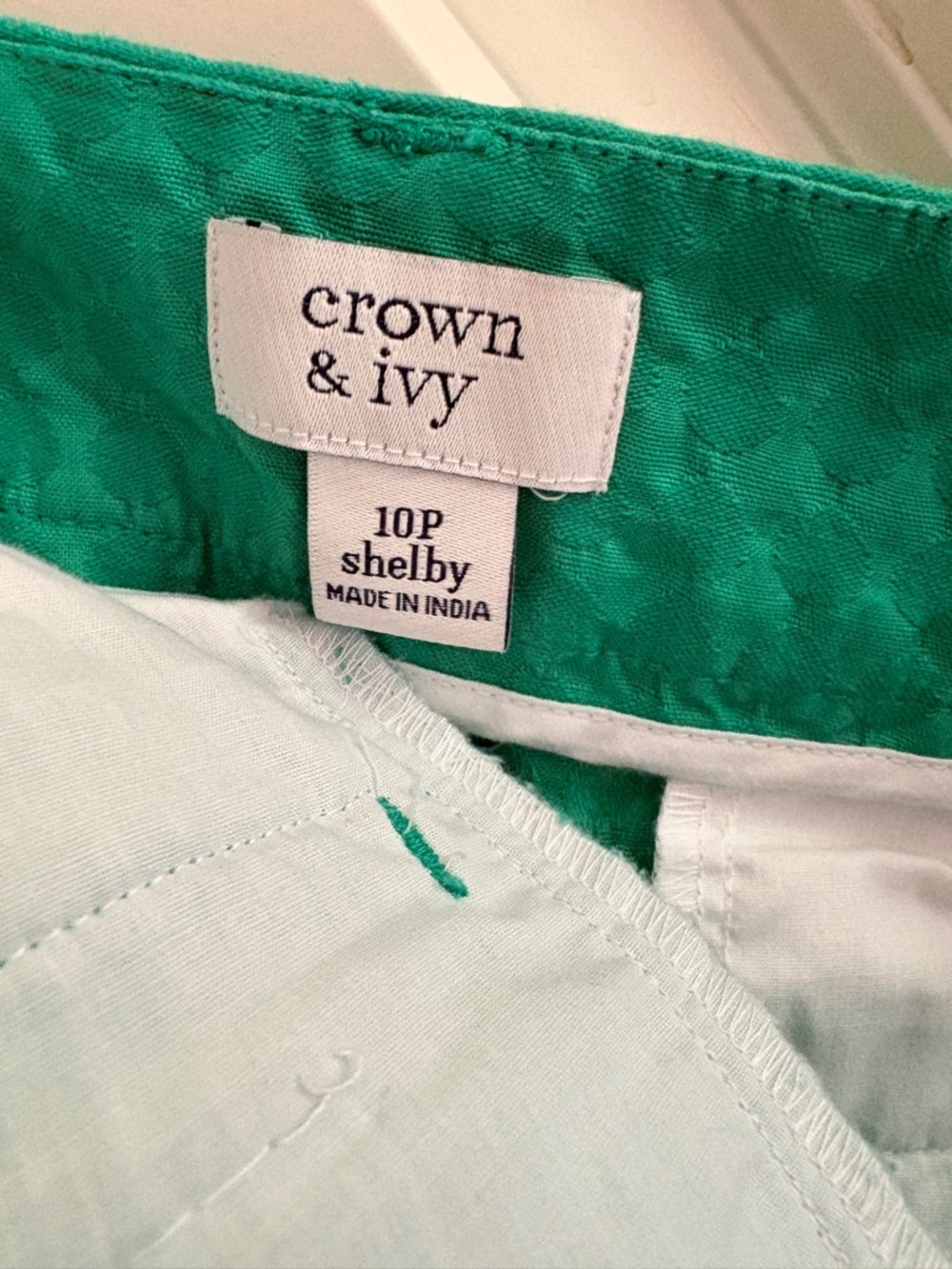Green Scalloped Hem Shorts, Size 10P - Picture 5 of 12